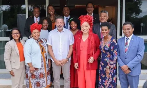 
          Imagem ilustrativa da imagem Lula aguarda gesto de Milei para definir quem vai à posse
          