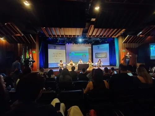 
          Imagem ilustrativa da imagem MEC quer pagar aluno do Ensino Médio que permanecer na escola
          