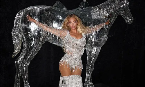 
          Imagem ilustrativa da imagem Mãe de Beyoncé responde haters que acusam cantora de 'clarear' a pele
          