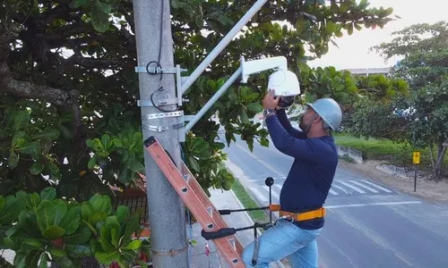 
          Imagem ilustrativa da imagem Mais de 300 câmeras para ampliar segurança em Piúma
          