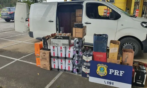 
          Imagem ilustrativa da imagem Mais de mil litros de bebida com nota fiscal irregular são apreendidos na BR-101
          