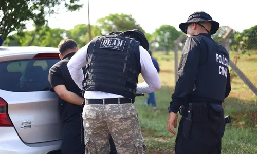 
          Imagem ilustrativa da imagem "Maníaco do Parque" é preso por voltar a cometer estupros após deixar a cadeia
          