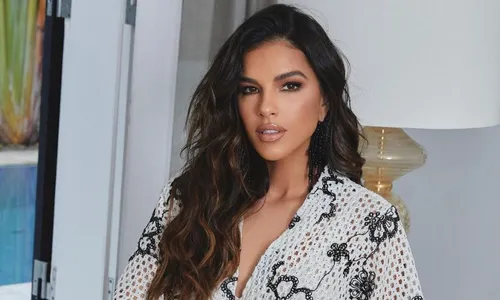 
          Imagem ilustrativa da imagem Mariana Rios cai em golpe após ter a casa furtada
          