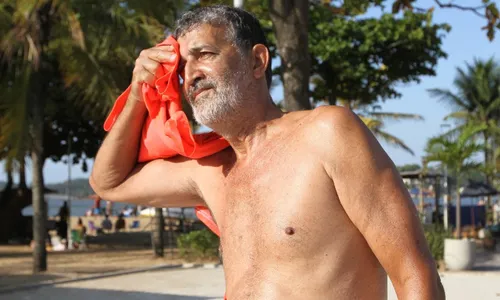 
          Imagem ilustrativa da imagem Médicos apontam risco maior para idosos com onda de calor
          