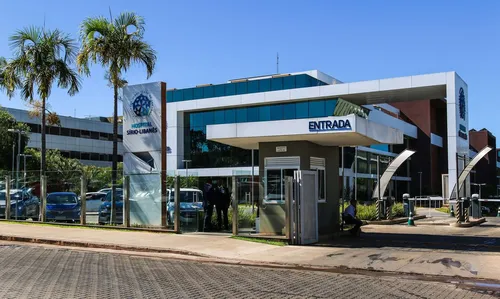 
          Imagem ilustrativa da imagem Médicos atualizam estado de saúde de Lula após a cirurgia
          