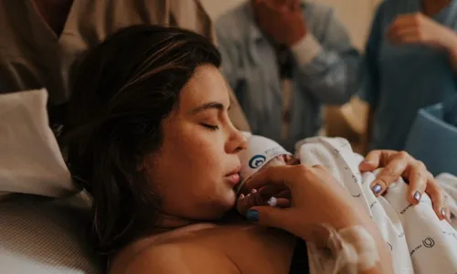 
          Imagem ilustrativa da imagem Michelle Loreto dá à luz 1ª filha e faz relato: 'Achei que não iria aguentar
          