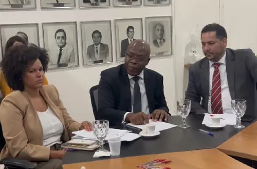 
          Imagem ilustrativa da imagem Ministro participa de reunião da “Caravana dos Direitos Humanos” no Recife
          