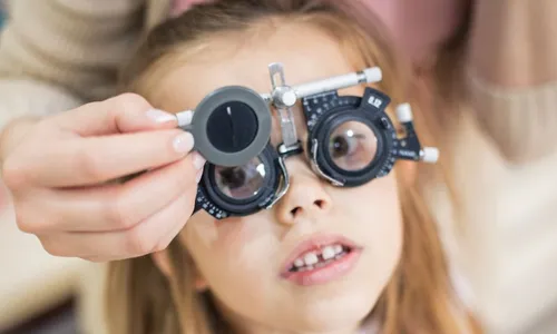 
          Imagem ilustrativa da imagem Miopia avança em crianças e adolescentes e preocupa oftalmologistas
          