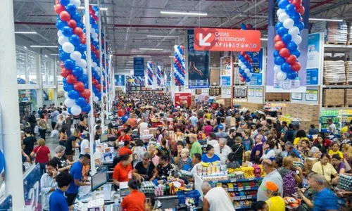 
          Imagem ilustrativa da imagem Mix Mateus inaugura lojas em Olinda e no Recife com preços baixos e shows
          