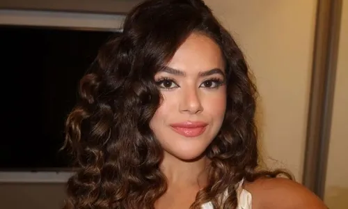 
          Imagem ilustrativa da imagem Morando sozinha, Maisa recebe dicas de seguidores
          