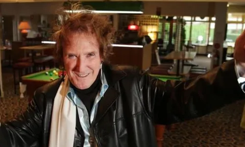 
          Imagem ilustrativa da imagem Morre Colin Burgess, o primeiro baterista do AC/DC, aos 77 anos
          