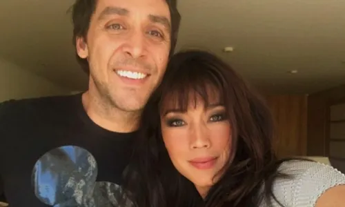 
          Imagem ilustrativa da imagem Morre Rico Tavares, maquiador das celebridades, após três semanas internado
          