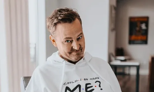 
          Imagem ilustrativa da imagem Morte de Matthew Perry está sendo investigada por Divisão de Roubo e Homicídio
          