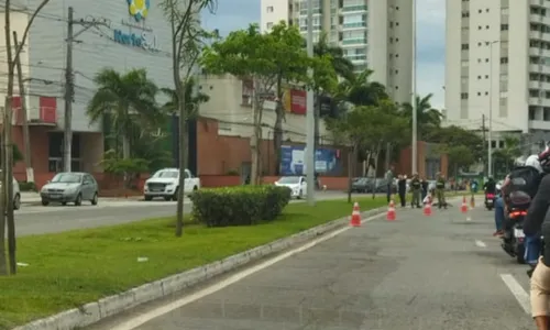 
          Imagem ilustrativa da imagem Motociclista foge após atropelar mulher em Vitória
          