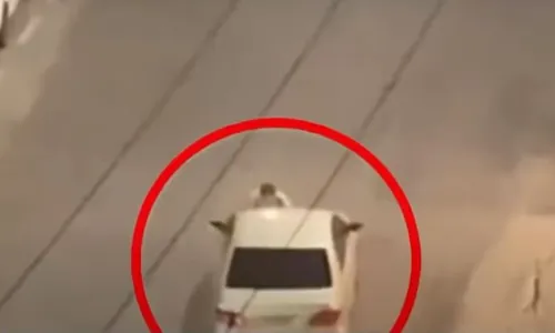 
          Imagem ilustrativa da imagem Motorista arrastado por 1 km após briga no trânsito em Vila Velha
          