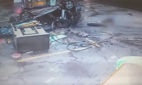 
          Imagem ilustrativa da imagem Motorista que atingiu bomba em posto morre 1 dia após ter alta médica
          