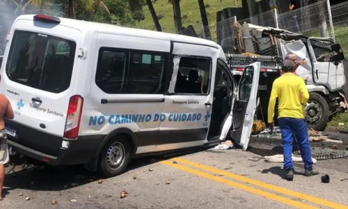 
          Imagem ilustrativa da imagem Motoristas ficam feridos após acidente com três veículos no ES
          