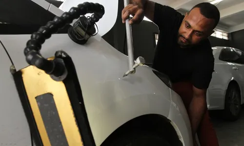 
          Imagem ilustrativa da imagem Motoristas pedem vagas maiores em estacionamentos
          