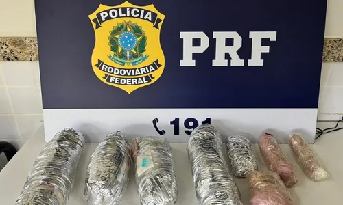 
          Imagem ilustrativa da imagem Mulher é presa com mais de 3 kg de cocaína em ônibus de viagem do ES
          