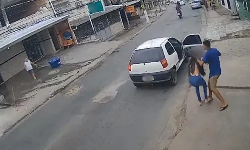 
          Imagem ilustrativa da imagem Mulher é sequestrada em frente ao trabalho em Cariacica
          