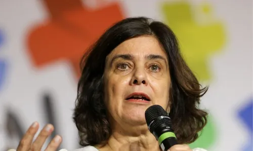 
          Imagem ilustrativa da imagem Mulher finge ser ministra da Saúde para aplicar golpe e é presa
          