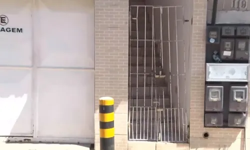 
          Imagem ilustrativa da imagem Mulher se fingiu de morta para escapar de facadas do ex
          