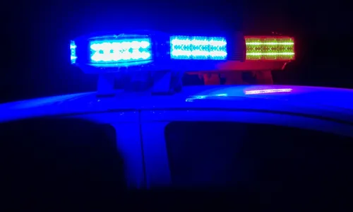 
          Imagem ilustrativa da imagem Mulher se joga de carro em movimento para fugir de agressão na Serra
          