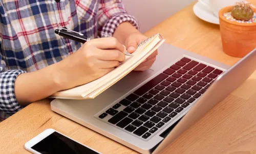 
          Imagem ilustrativa da imagem Multinacional abre 5 mil vagas para aprender profissão na área da tecnologia
          