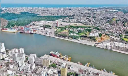 
          Imagem ilustrativa da imagem "Não tem nada para lá para mim", diz nigeriano que chegou ao ES escondido em navio
          