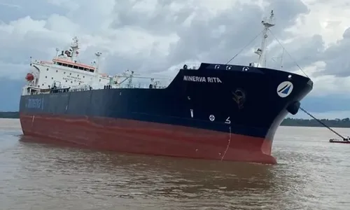 
          Imagem ilustrativa da imagem Navio petroleiro tomba no Rio Amazonas
          