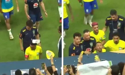 
          Imagem ilustrativa da imagem Neymar é atingido por saco de pipocas após empate com Venezuela e xinga torcedor
          