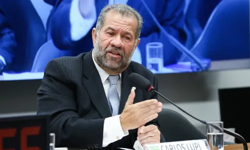 
          Imagem ilustrativa da imagem Nova lei para reduzir fila do INSS cria 2 mil cargos
          