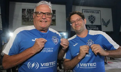 
          Imagem ilustrativa da imagem Novo presidente do Vitória toma posse e clube inaugura loja oficial
          