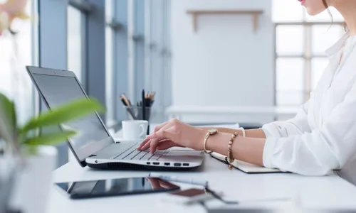 
          Imagem ilustrativa da imagem Número de pessoas que trabalham em casa cresce mais de 50% após pandemia
          