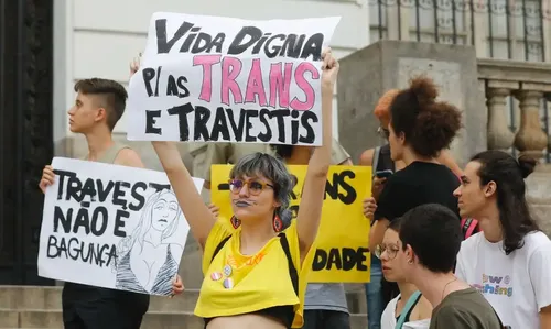 
          Imagem ilustrativa da imagem ONG defende travestis, trans e não-binários no Novembro Azul
          