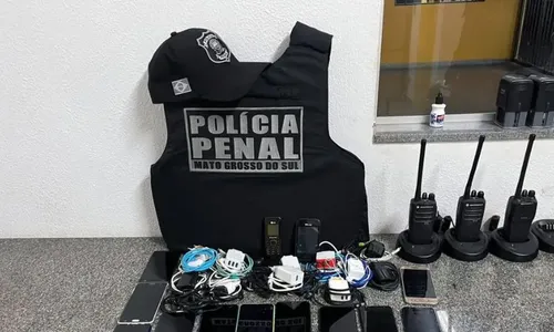 
          Imagem ilustrativa da imagem Operação apreende mais de mil celulares em presídios do país
          