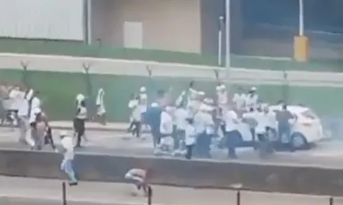 
          Imagem ilustrativa da imagem Organizadas de Botafogo e Santos brigam na estrada e dezenas são presos
          