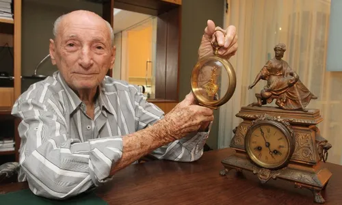 
          Imagem ilustrativa da imagem Oswaldo Moscon: “Dei corda no relógio da Praça 8 por 30 anos”
          