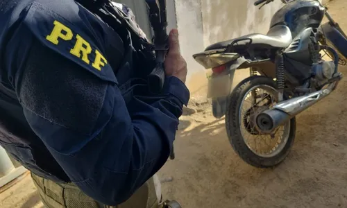 
          Imagem ilustrativa da imagem PRF apreende moto clonada na BR-101 e condutor é detido
          