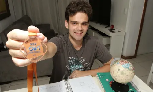 
          Imagem ilustrativa da imagem Paixão por estrela e planeta rende ouro em astronomia
          