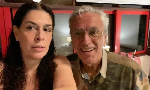 
          Imagem ilustrativa da imagem Paula Lavigne lembra de início da relação com Caetano, quando ela tinha 13 anos
          