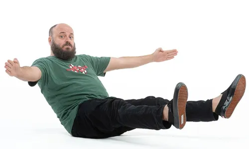 
          Imagem ilustrativa da imagem Paulinho Serra é atração em festival de humor de graça na Serra
          