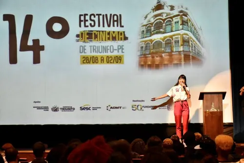 
          Imagem ilustrativa da imagem Pernambuco recebeu mais de 12 mil inscrições nos editais da Lei Paulo Gustavo
          