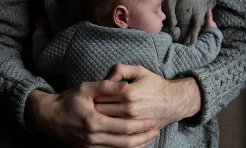 
          Imagem ilustrativa da imagem Pernambuco registra mais de 5 mil crianças sem o nome do pai
          