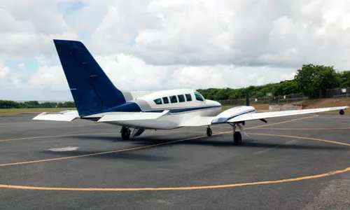 
          Imagem ilustrativa da imagem Piloto é preso por assediar e perseguir mulher com avião nos EUA
          