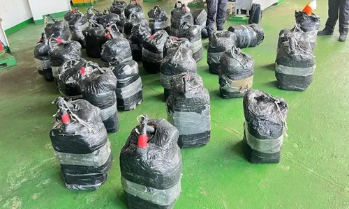 
          Imagem ilustrativa da imagem Polícia Federal apreende 1,5 tonelada de cocaína em navio no Porto de Vitória
          