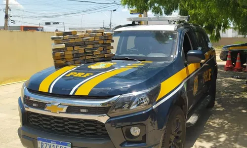 
          Imagem ilustrativa da imagem Polícia apreende 30kg de cocaína avaliado em R$ 5 milhões em Petrolina
          