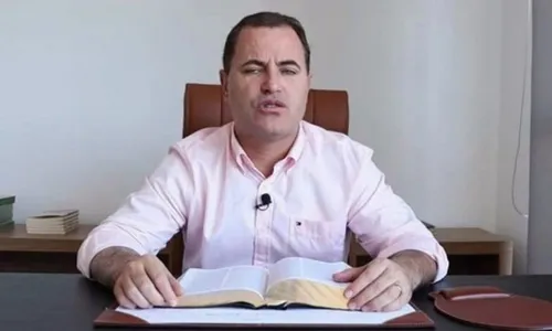 
          Imagem ilustrativa da imagem Polícia do DF busca pastor suspeito de aplicar golpe do 'octilhão de reais'
          