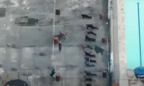 
          Imagem ilustrativa da imagem Polícia ocupa "centro de treinamento" do tráfico em 2º dia de megaoperação no Rio
          