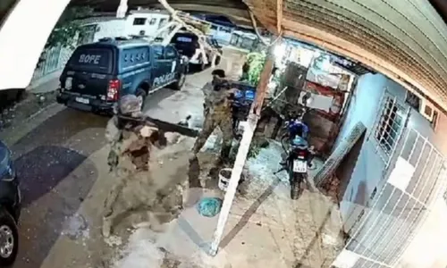 
          Imagem ilustrativa da imagem Policiais envolvidos em duas mortes que derrubaram comando do Bope estão soltos
          